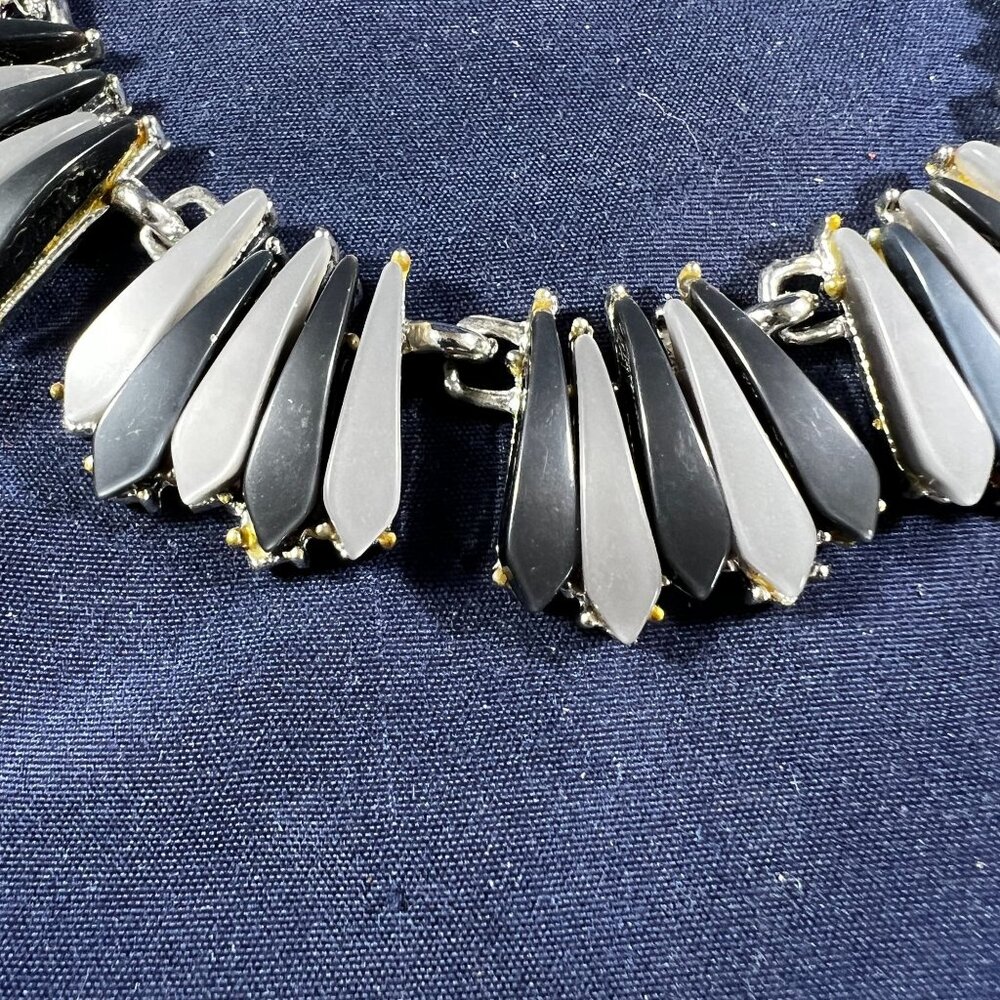 Vintage Silver Tone Grey Acrylic Station Choker Necklace Adjustable Length - Picture 2 of 3